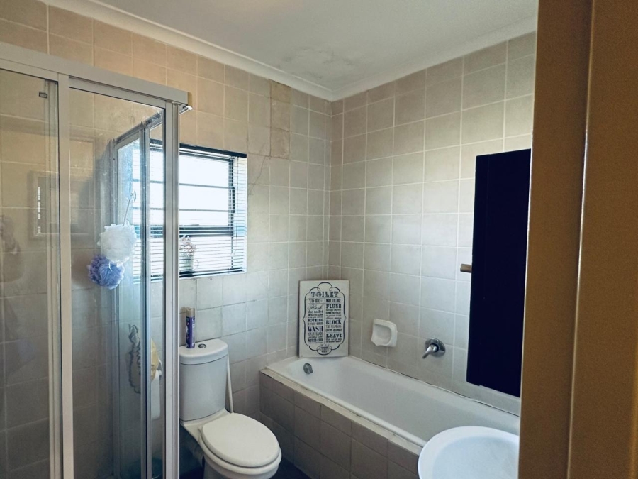 2 Bedroom Property for Sale in Fairview Golf Estate Western Cape